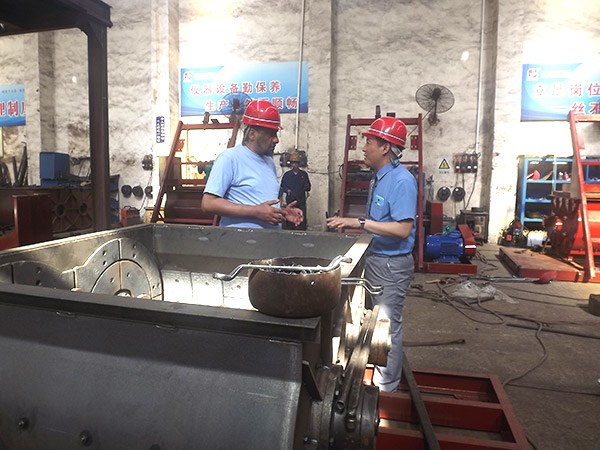 沙特客戶(hù)遠(yuǎn)道而來(lái)建新機(jī)械參觀考察